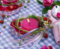 Rose wild strawberry table decoration