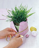 Easter nest with wheatgrass and napkin (4/5)