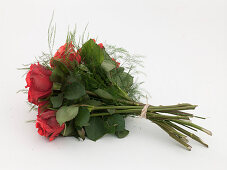 Bouquet of roses with red felt hearts (5/7)