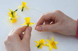 Daffodil garland as a napkin deco