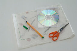 CD cover made of scooped paper:2/5