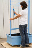 Box with clothesline as a climbing aid