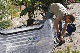 Inflatable greenhouse for overwintering potted plants (11/18)