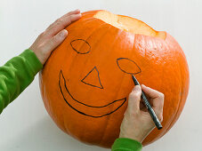 Halloween pumpkin craft (5/7)