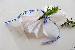 Bavarian napkin decoration (2/3)