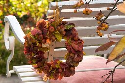 Ornamental apples and leaves wreath