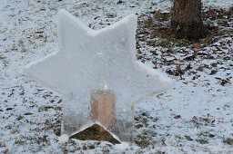 Ice art: decorative objects made of ice