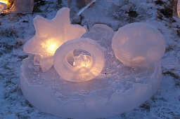 Ice art: Decorative objects made of ice
