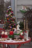 Christmas balcony with Picea glauca 'Conica' (sugar loaf spruce)