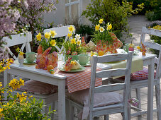 Oster-Frühstück auf der Terrasse