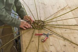 Egg-shaped willow basket homemade (3/7)