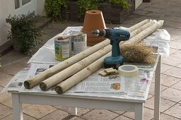 Brightly painted clay pots on stakes as a shelter for beneficial insects (1/13)