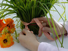 Bouquet in grass cuff 4/5