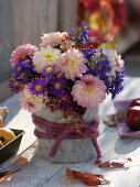 Dahlias in homemade felt vase (2/2)