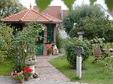 Artist's garden: Garden house