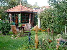 Artist's garden: Garden house