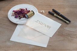 Invitation card with dried rose petals (1/5)