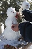 Mini snowmen with nature decoration (4/6)