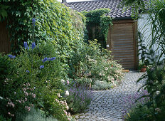 House entrance with cobblestones