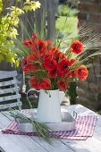 Strauß aus Papaver rhoeas (Klatschmohn) und Hordeum (Gerste)