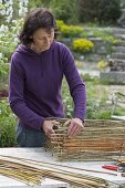 Weaving a wicker basket (6/12)