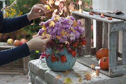 Bouquet of Chrysanthemums in autumn wreath (7/8)