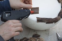 Sticking banana leaves on a polystyrene bowl (3/6)