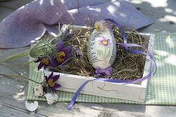 Hand-painted easter egg: pasque flower, with pulsatilla (kitchen pasque flower)