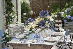 Blue and white table decoration with lilies and lilies