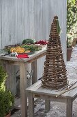 Decorating a cone of grapevines as a Christmas tree