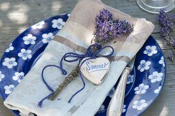 Lavender heart as napkin deco