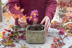 Üppiger Herbststrauss mit Chrysanthemen