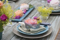 Table decoration with roses and lady's mantle