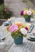 Table decoration with roses and lady's mantle