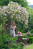 Small seat under rose arch