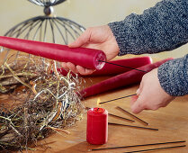 Tying an Advent wreath. Step 2