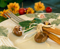 Plate of ivy tied to fork as a name tag, chestnuts