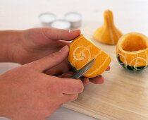 Make your own tea light holder from a pumpkin (2/3). Step 2: Cucurbita (ornamental pumpkin)