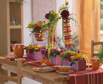 Table decoration in pink wooden box: 2/2