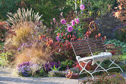 Autumn bed with perennials, grasses and dahlia