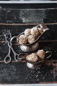 Vegan energy balls with hazelnut and coconut