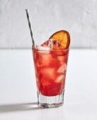 Vaporetto's Italian Stallion (Cocktail mit Campari, Aperol, Wermuth und Orangenlimonade)