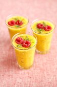 Pfirsich-Himbeer-Smoothie mit Minze