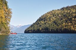 A canoe tour on Clearwater Lake in the Wells Gray Park, British Columbia (Canada)
