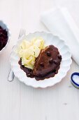 Sauerbraten mit Nudeln