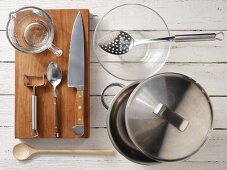 Kitchen utensils for preparing mussels