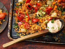 Vegetable paella with kohlrabi, peppers and carrots