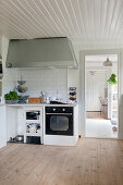 Cooker and extractor hood in the style of an old kitchen stove