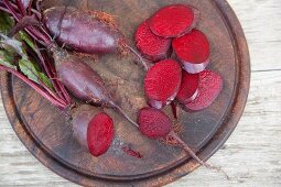 Forono beetroots, whole and sliced
