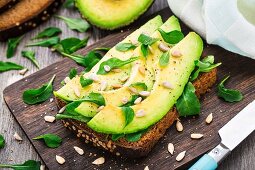 Avocado sandwich with arugula and sunflower seeds